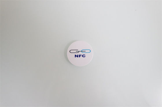ISO 14443A CR80 প্লাস্টিক NFC RFID কার্ড 213 13.56mhz ফ্রিকোয়েন্সি